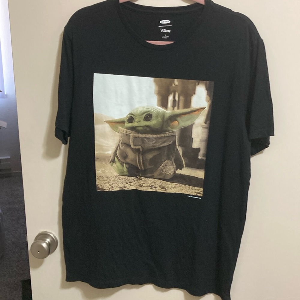 Old Navy size large baby Yoda graphic tee